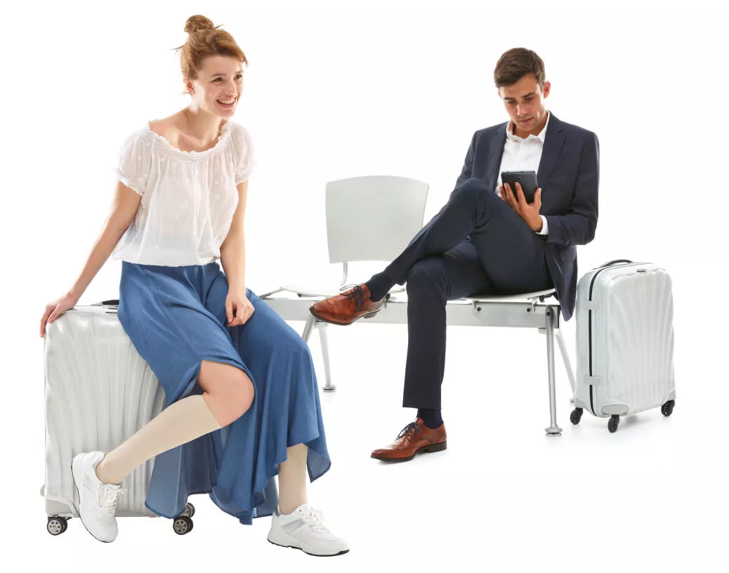 Man en vrouw met koffers